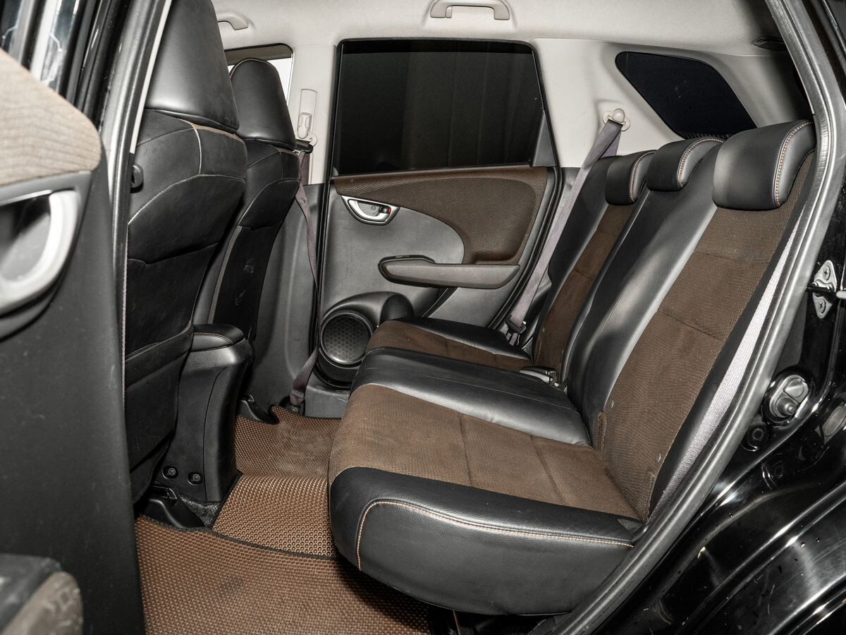 Honda Fit Shuttle 2012 - фото автомобиля