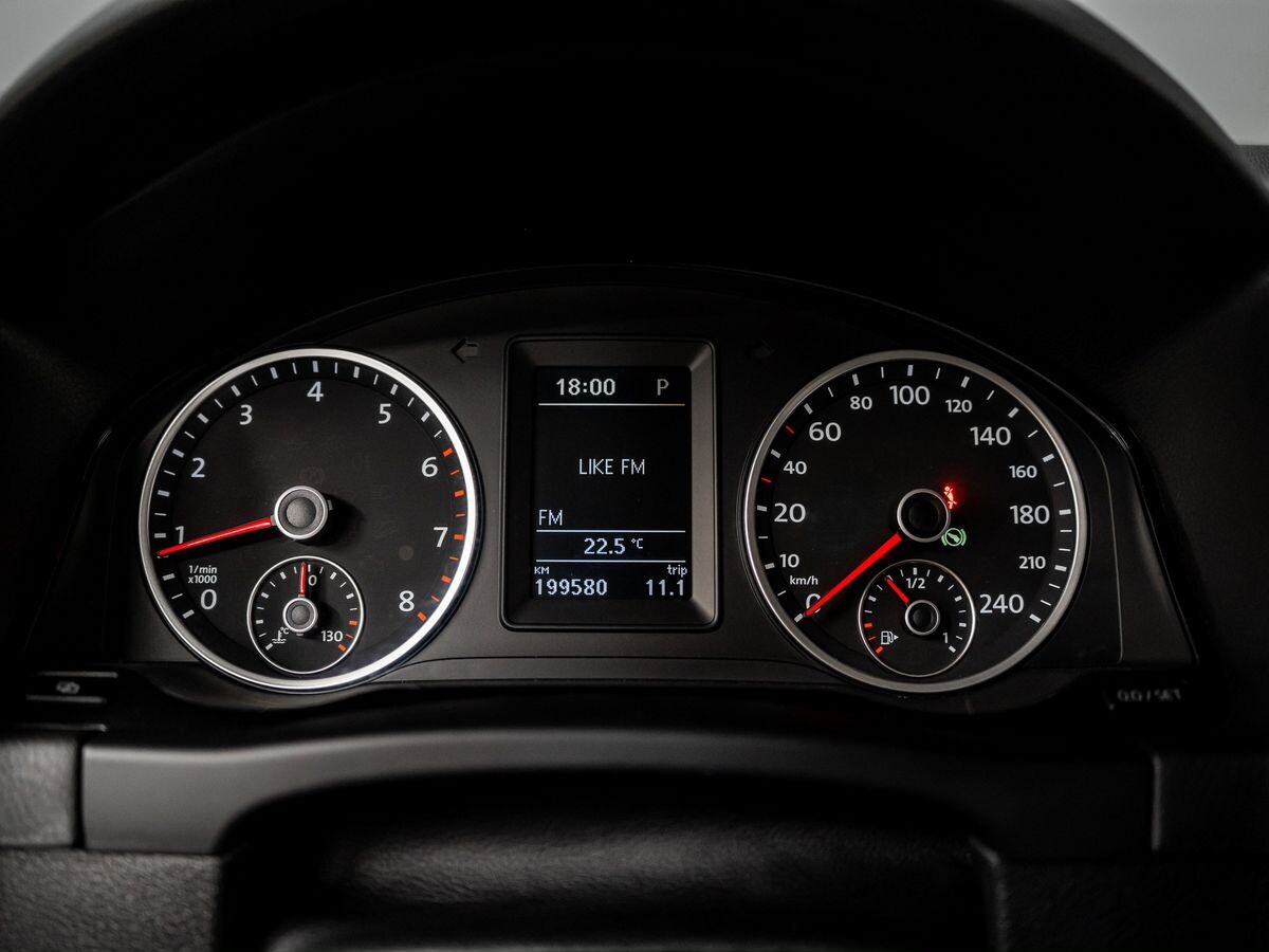Volkswagen Tiguan 2010 - фото автомобиля