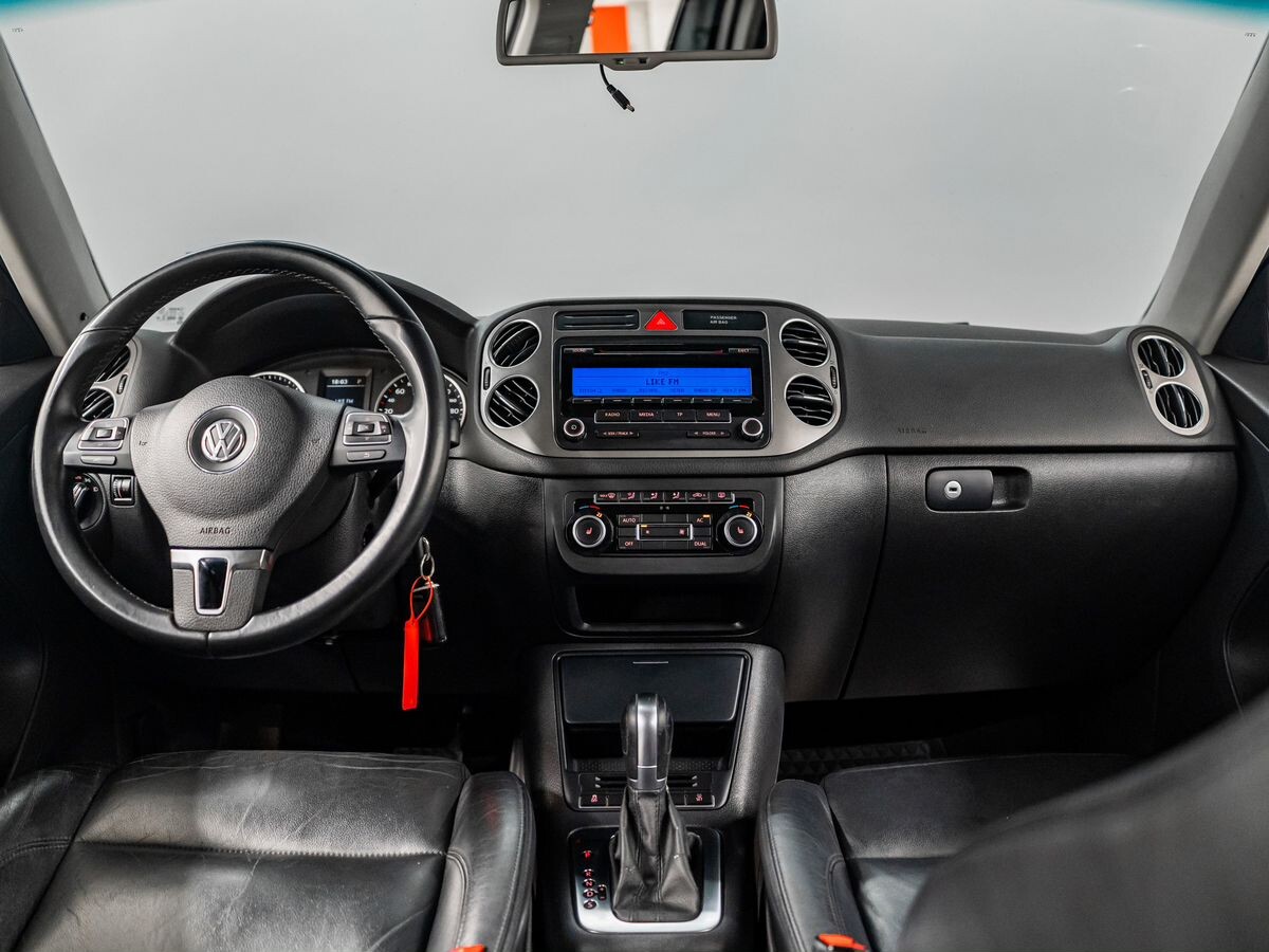 Volkswagen Tiguan 2010 - фото автомобиля
