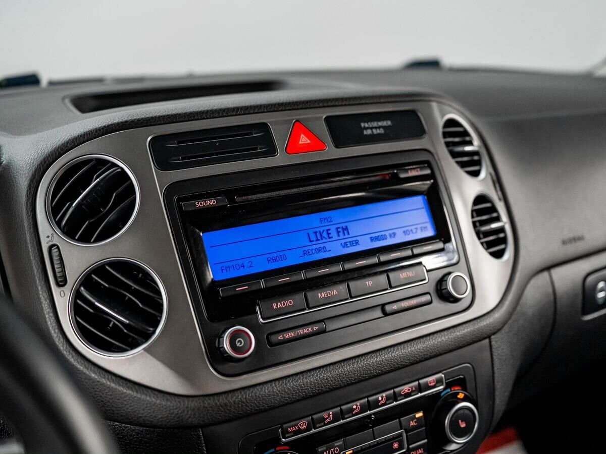 Volkswagen Tiguan 2010 - фото автомобиля
