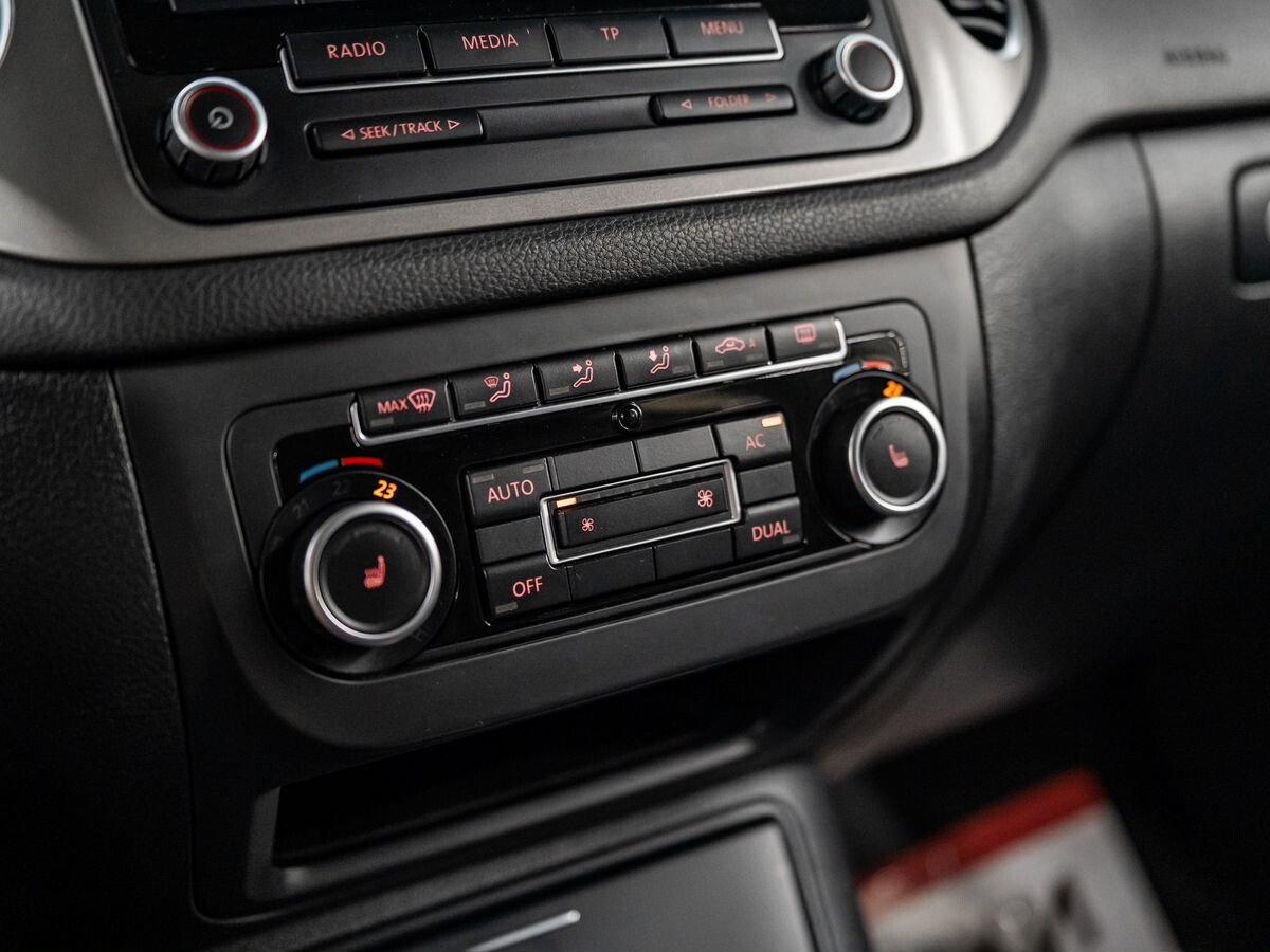 Volkswagen Tiguan 2010 - фото автомобиля