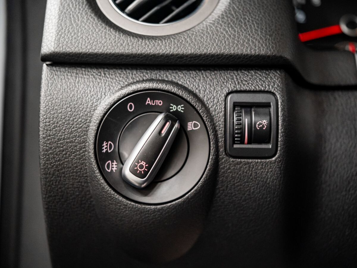 Volkswagen Tiguan 2010 - фото автомобиля