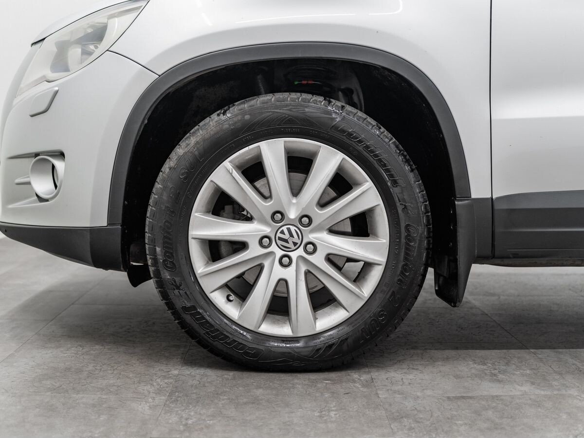 Volkswagen Tiguan 2010 - фото автомобиля