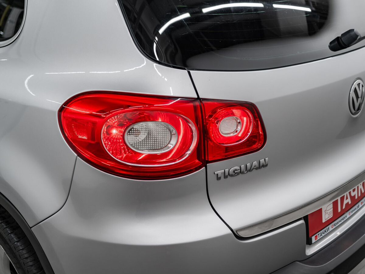 Volkswagen Tiguan 2010 - фото автомобиля