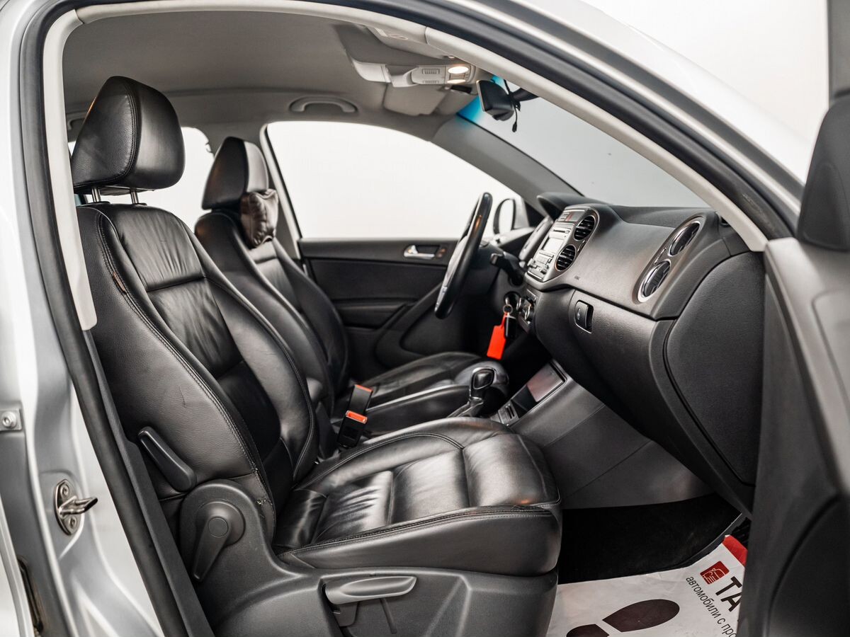 Volkswagen Tiguan 2010 - фото автомобиля