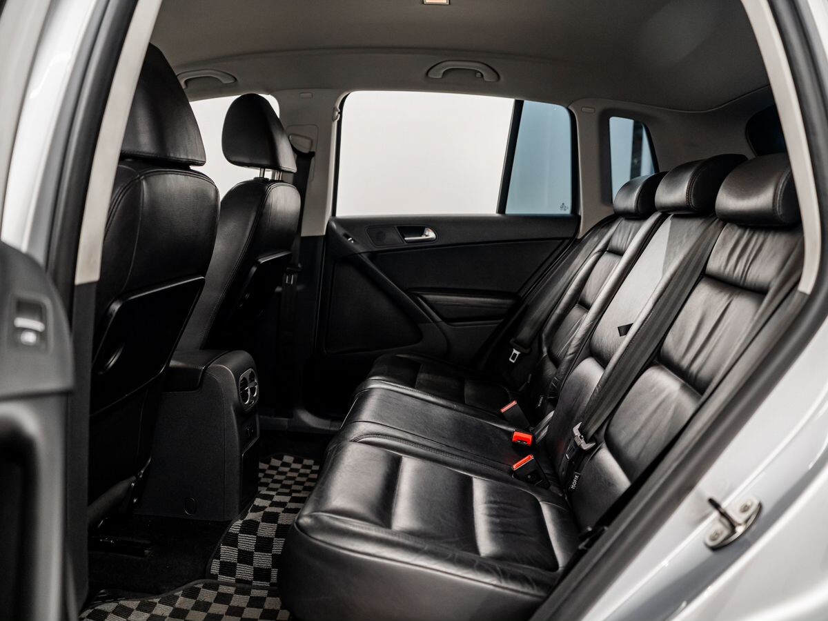 Volkswagen Tiguan 2010 - фото автомобиля