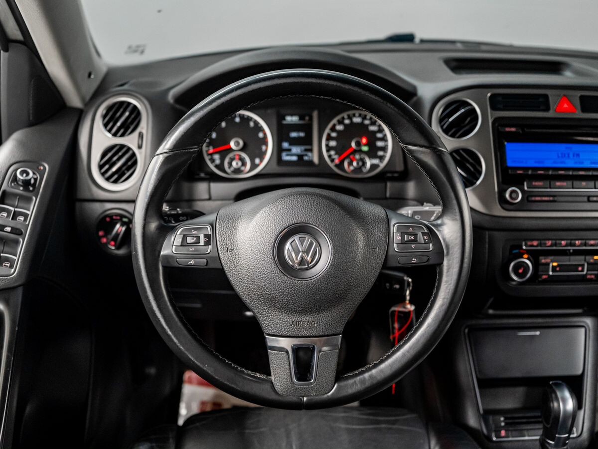 Volkswagen Tiguan 2010 - фото автомобиля