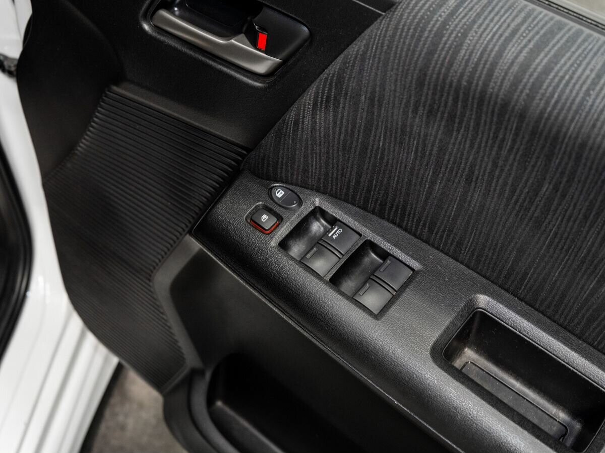 Honda Freed Spike 2013 - фото автомобиля