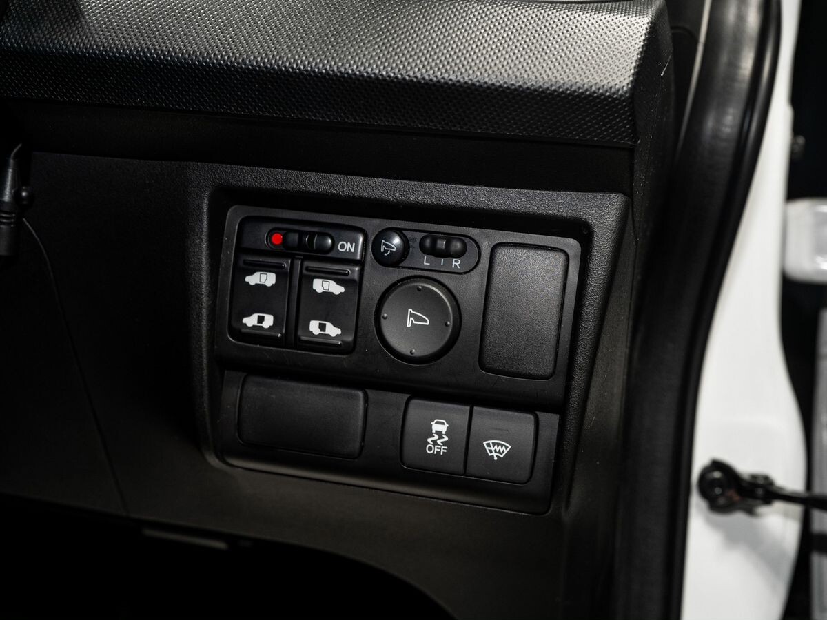 Honda Freed Spike 2013 - фото автомобиля