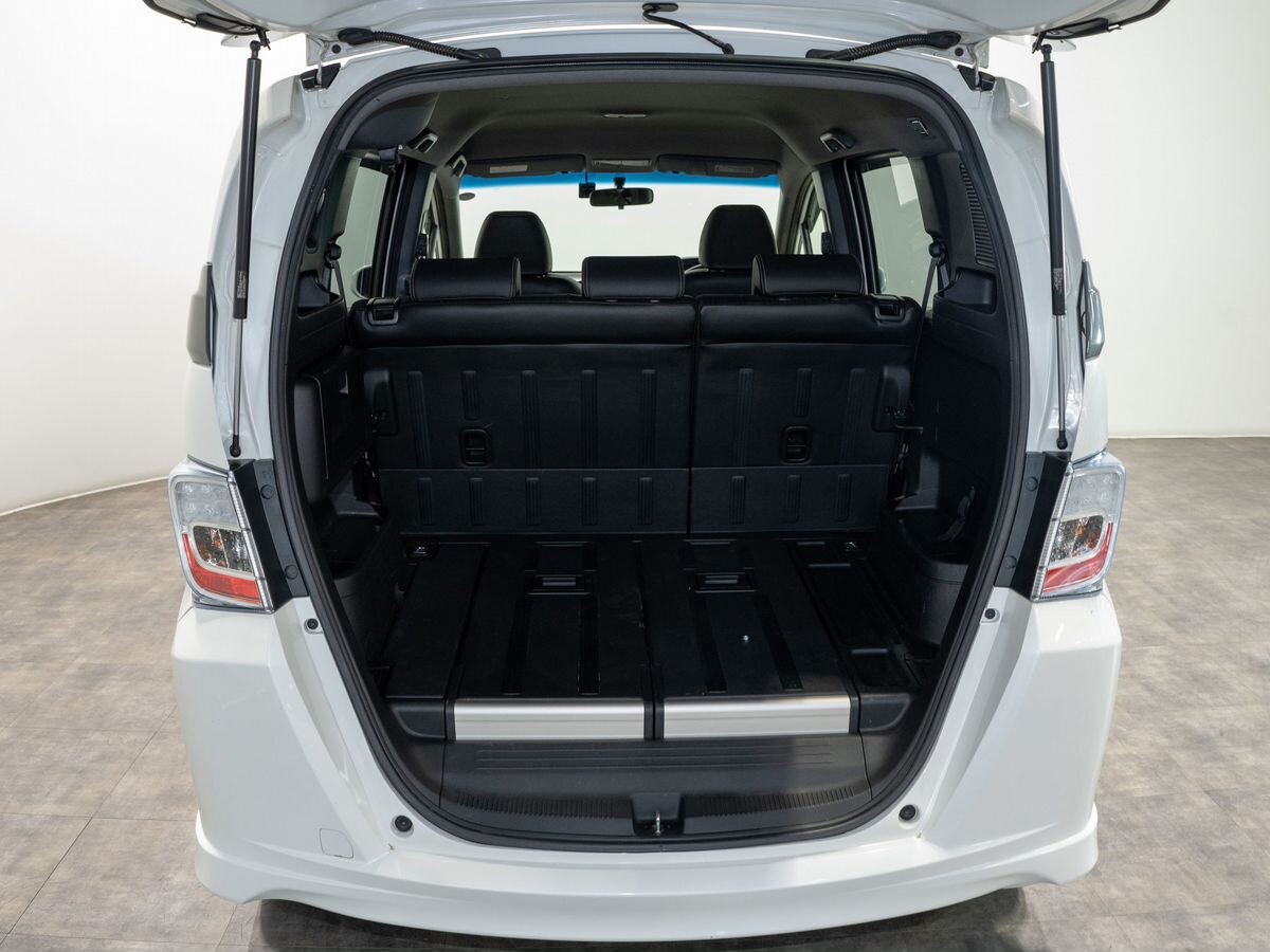 Honda Freed Spike 2013 - фото автомобиля