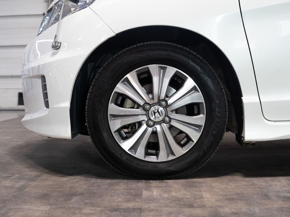 Honda Freed Spike 2013 - фото автомобиля
