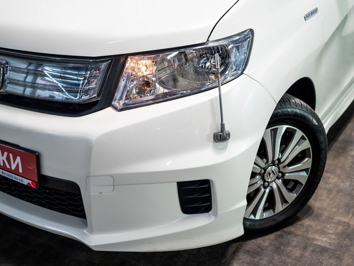 Honda Freed Spike 2013 - фото автомобиля