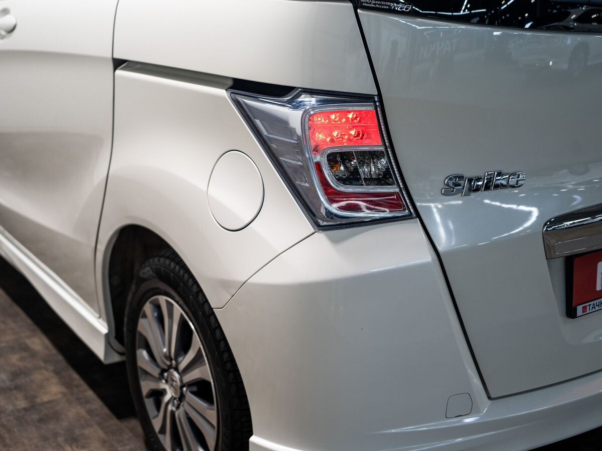 Honda Freed Spike 2013 - фото автомобиля