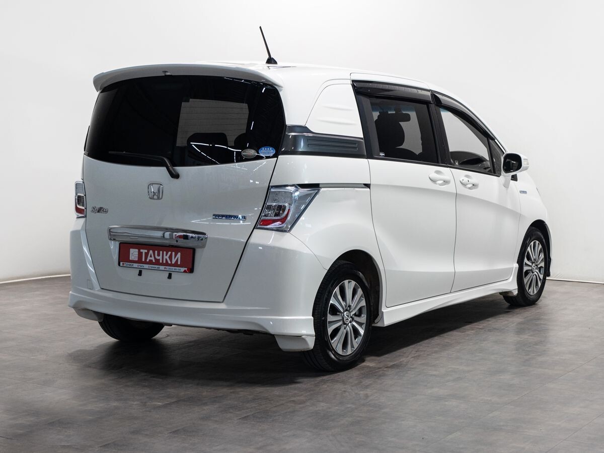 Honda Freed Spike 2013 - фото автомобиля