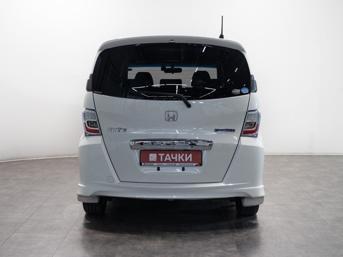 Honda Freed Spike 2013 - фото автомобиля