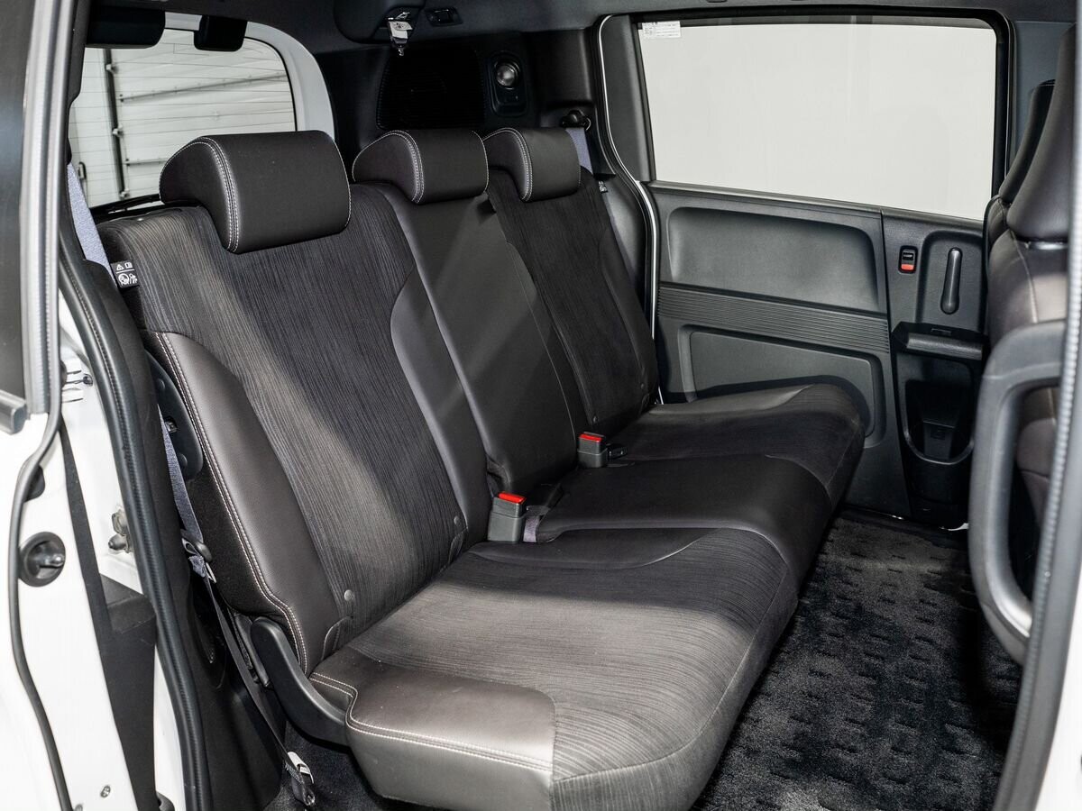 Honda Freed Spike 2013 - фото автомобиля