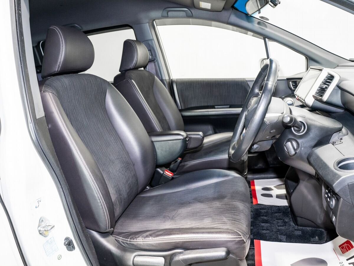 Honda Freed Spike 2013 - фото автомобиля