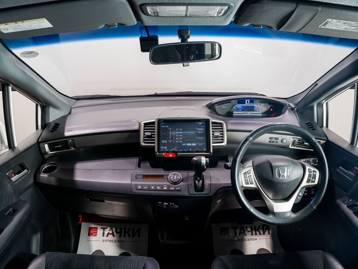 Honda Freed Spike 2013 - фото автомобиля