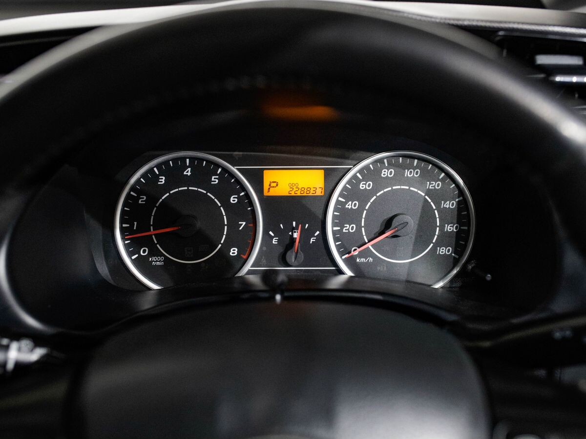 Toyota Wish 2011 - фото автомобиля