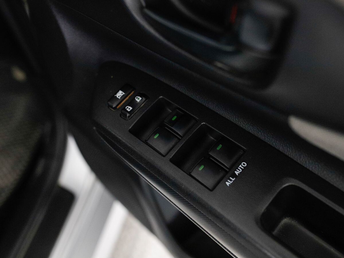 Toyota Wish 2011 - фото автомобиля