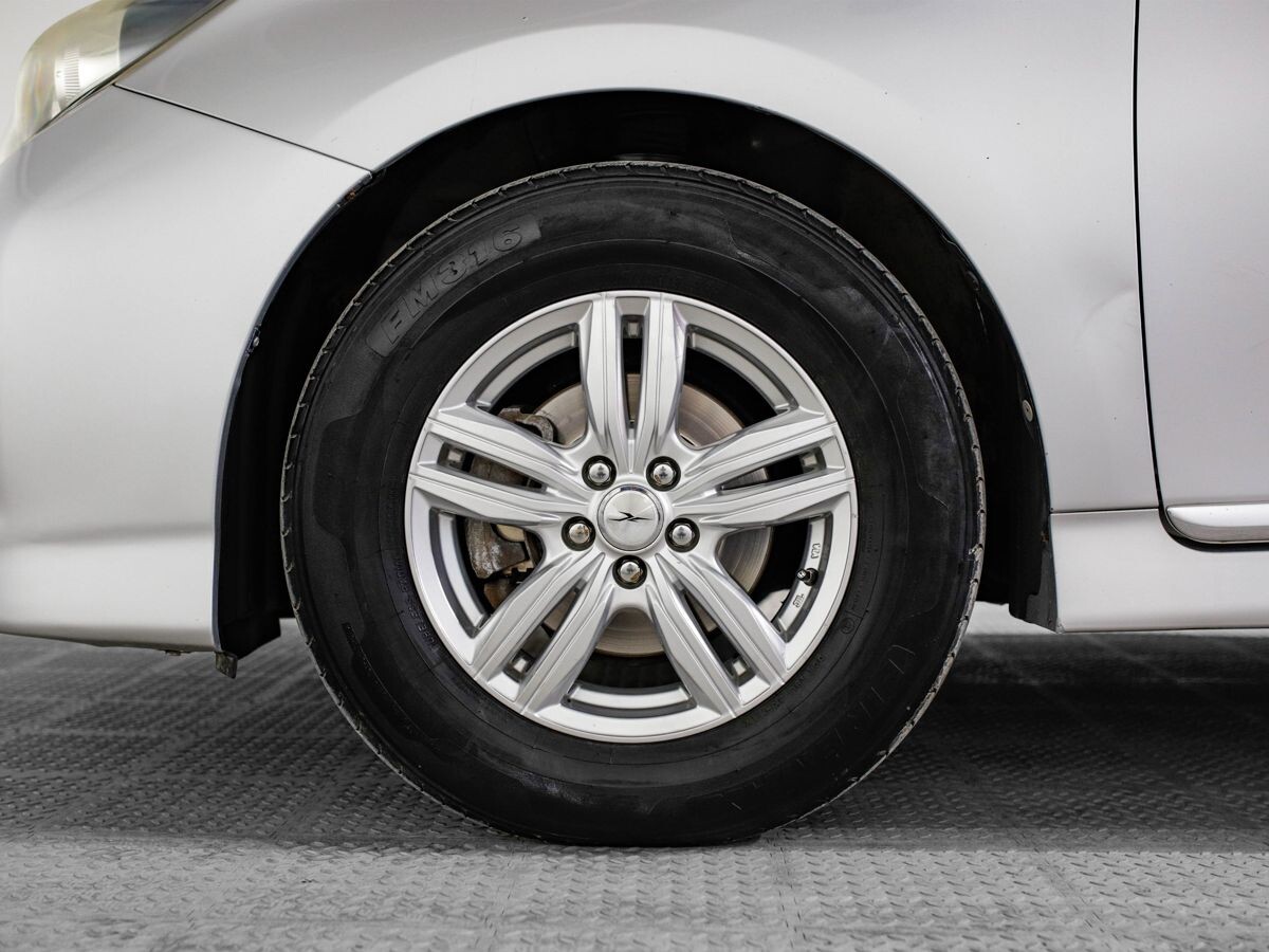 Toyota Wish 2011 - фото автомобиля