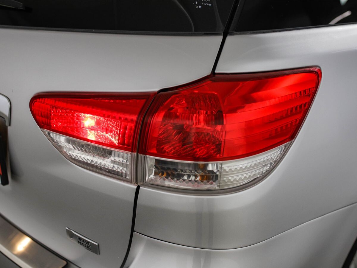 Toyota Wish 2011 - фото автомобиля