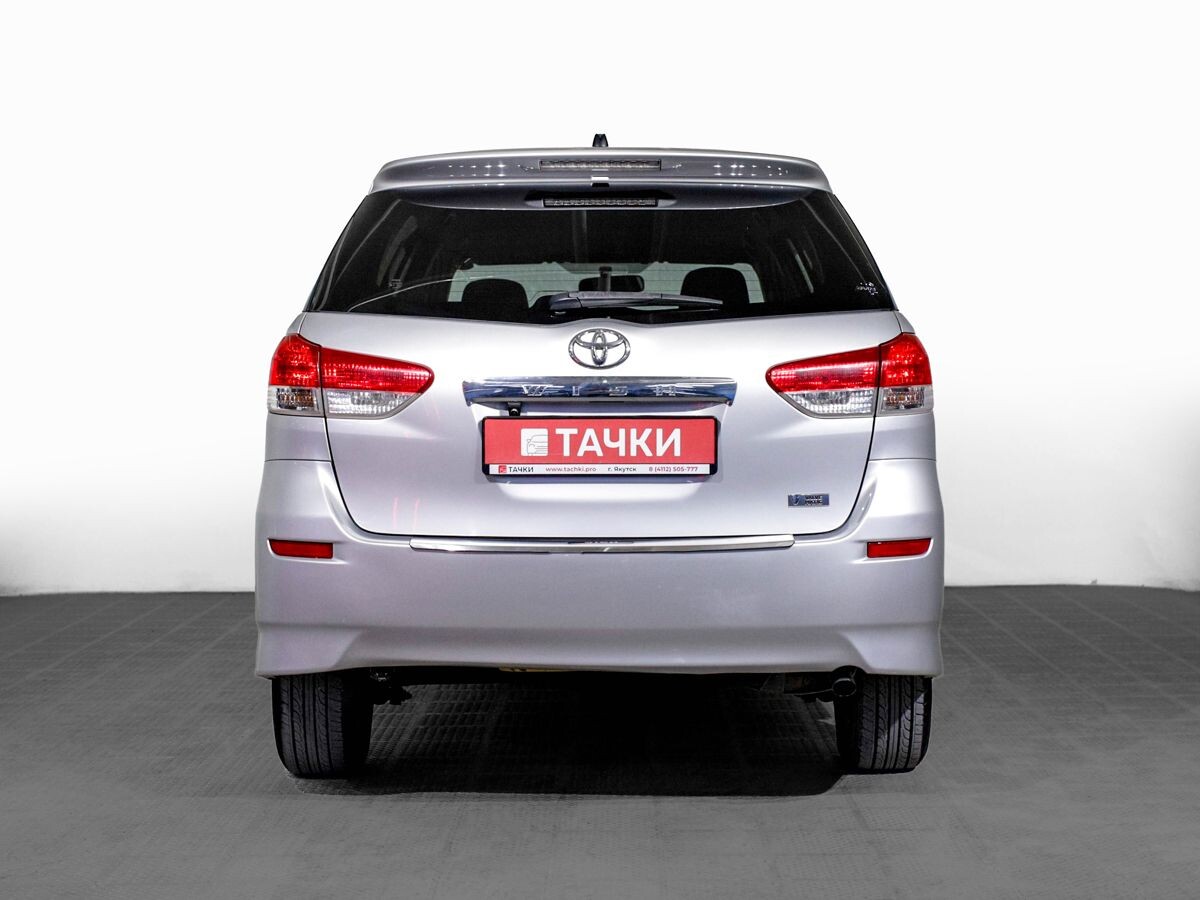 Toyota Wish 2011 - фото автомобиля
