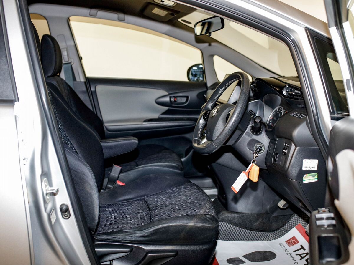 Toyota Wish 2011 - фото автомобиля