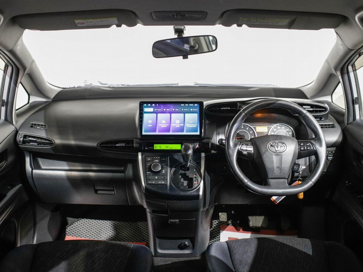 Toyota Wish 2011 - фото автомобиля