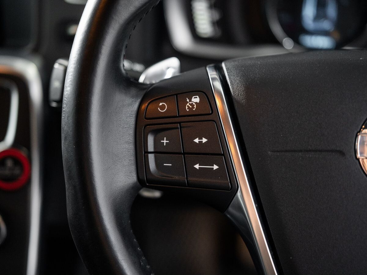 Volvo V60 2013 - фото автомобиля