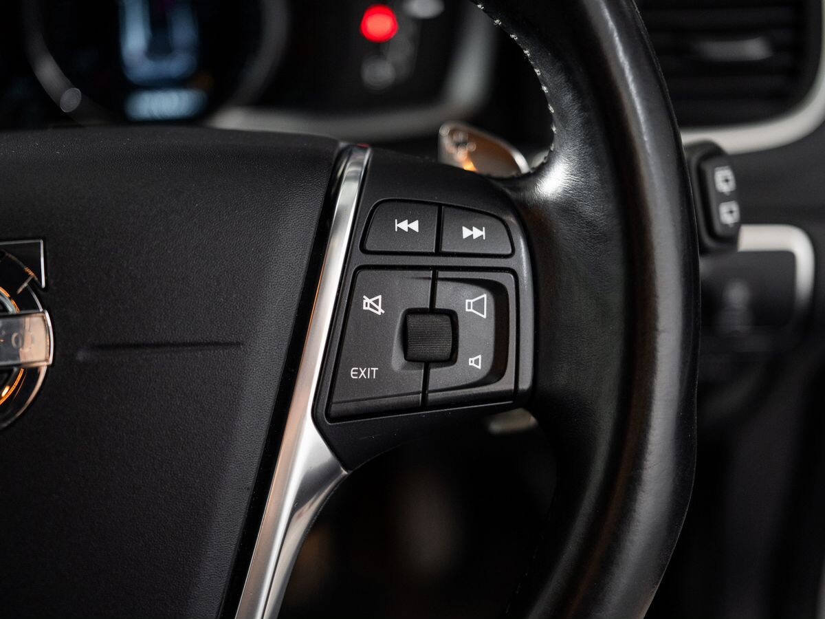 Volvo V60 2013 - фото автомобиля