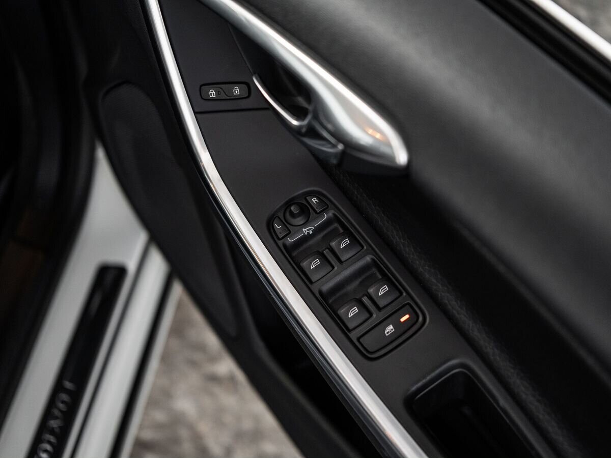 Volvo V60 2013 - фото автомобиля