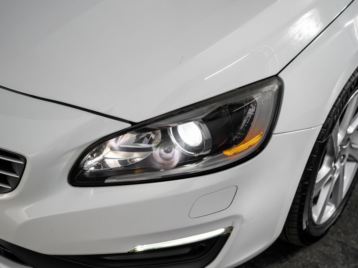 Volvo V60 2013 - фото автомобиля