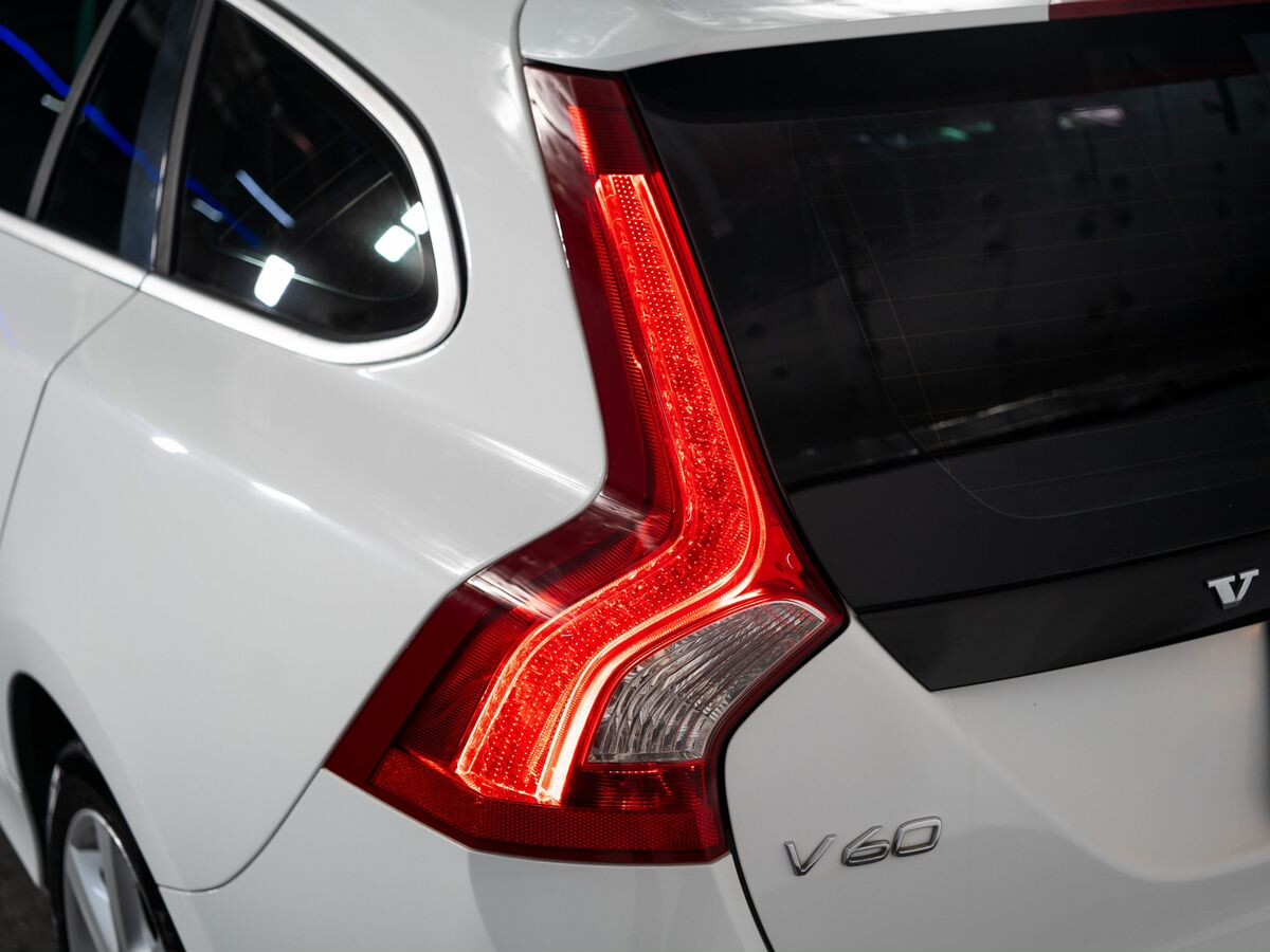 Volvo V60 2013 - фото автомобиля