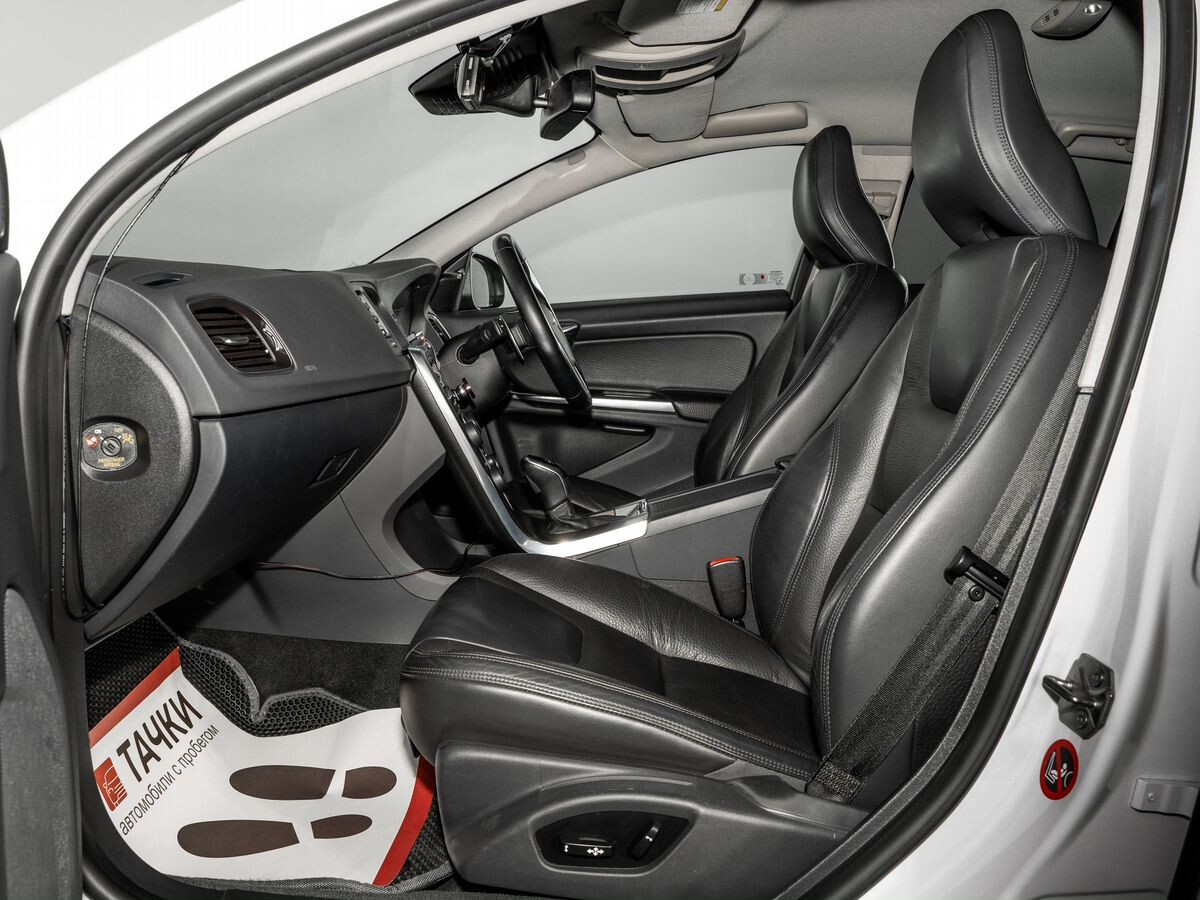 Volvo V60 2013 - фото автомобиля