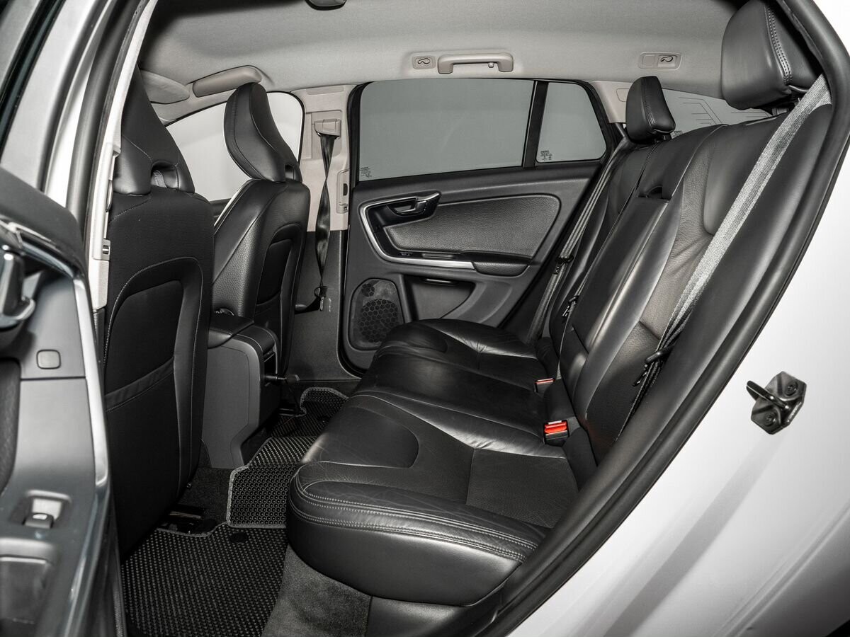 Volvo V60 2013 - фото автомобиля