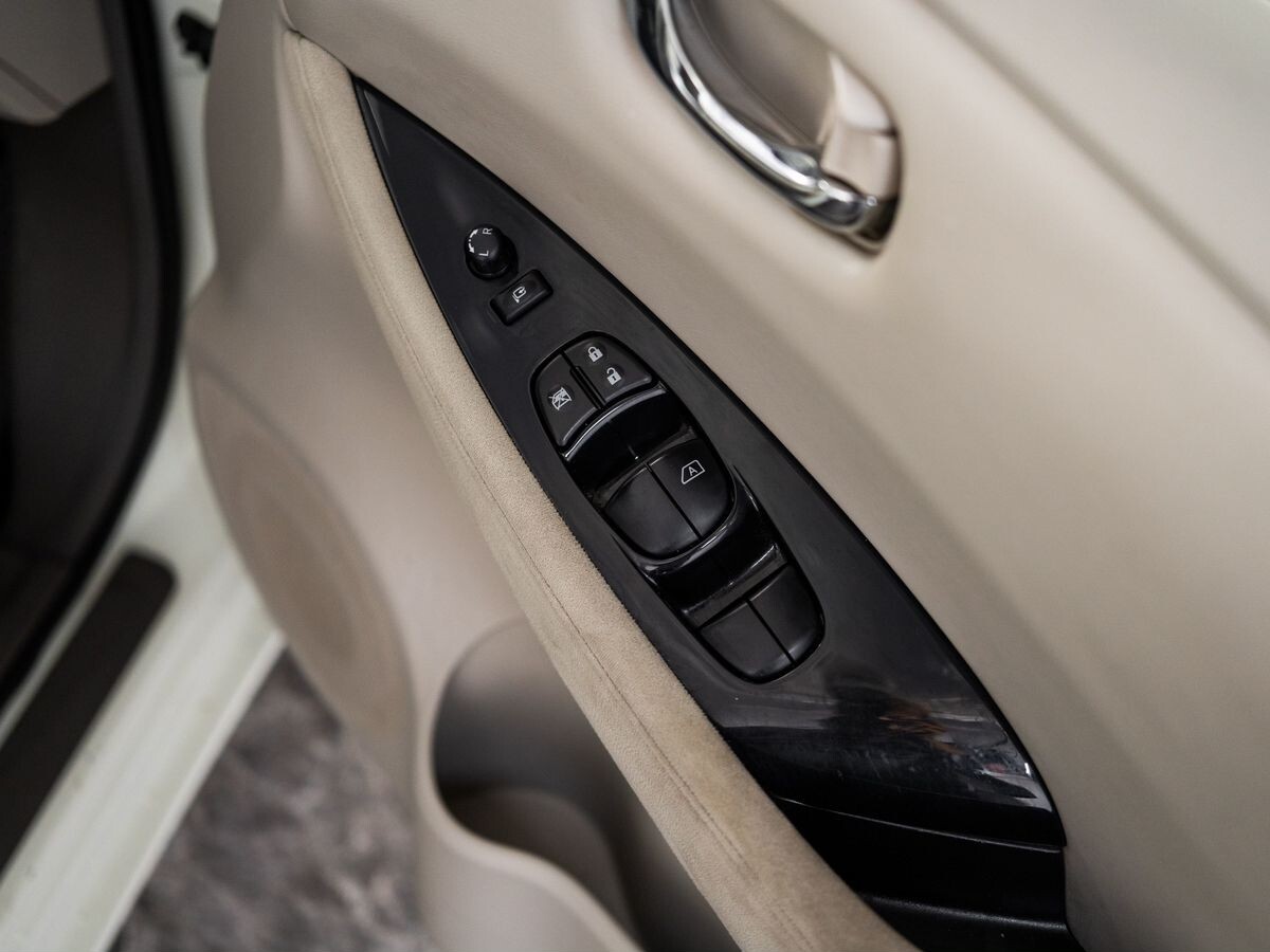 Nissan Leaf 2011 - фото автомобиля