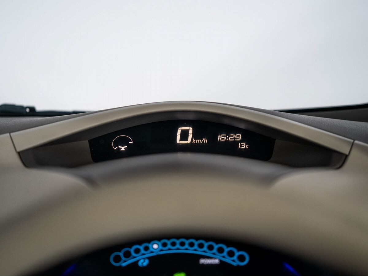 Nissan Leaf 2011 - фото автомобиля