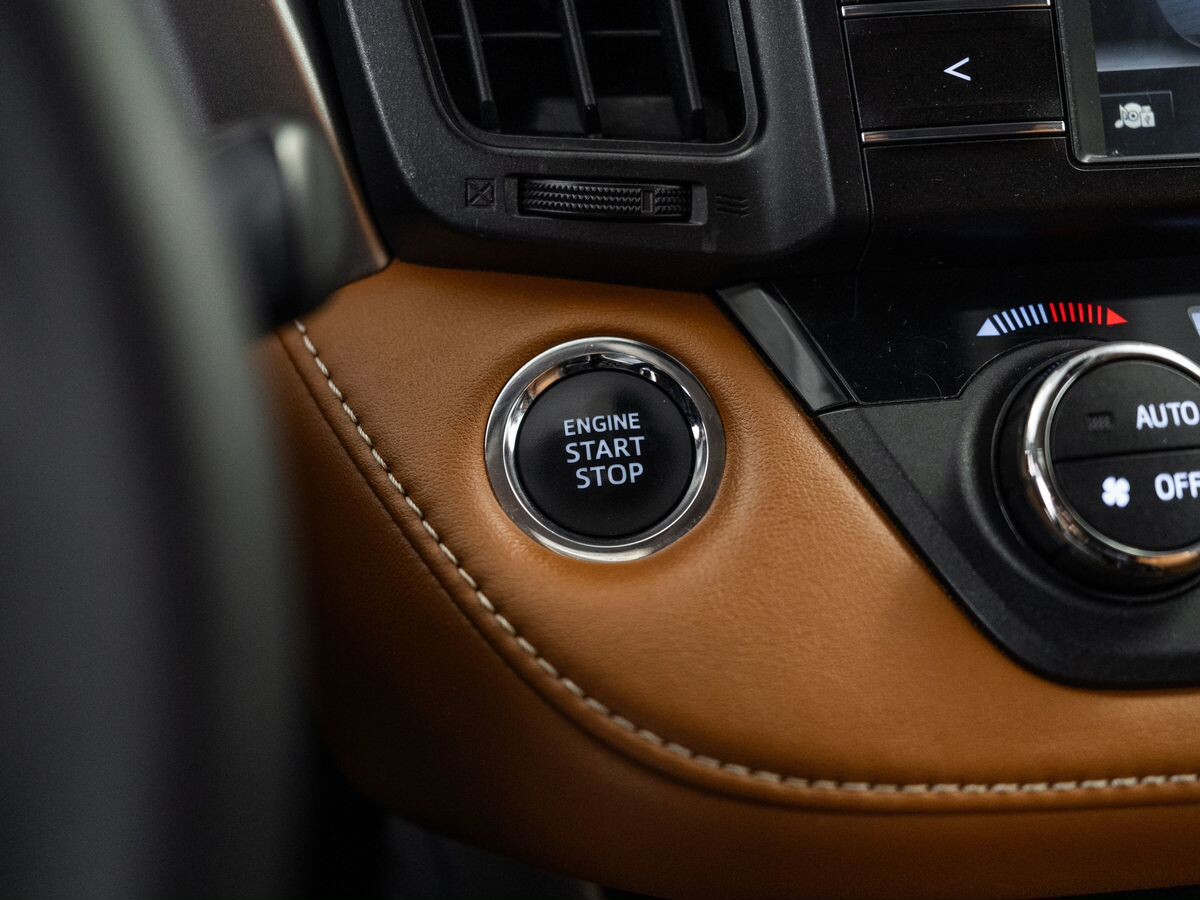 Toyota RAV4 2016 - фото автомобиля