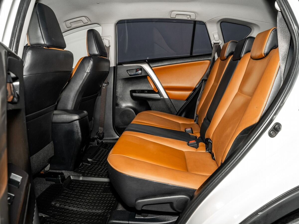 Toyota RAV4 2016 - фото автомобиля