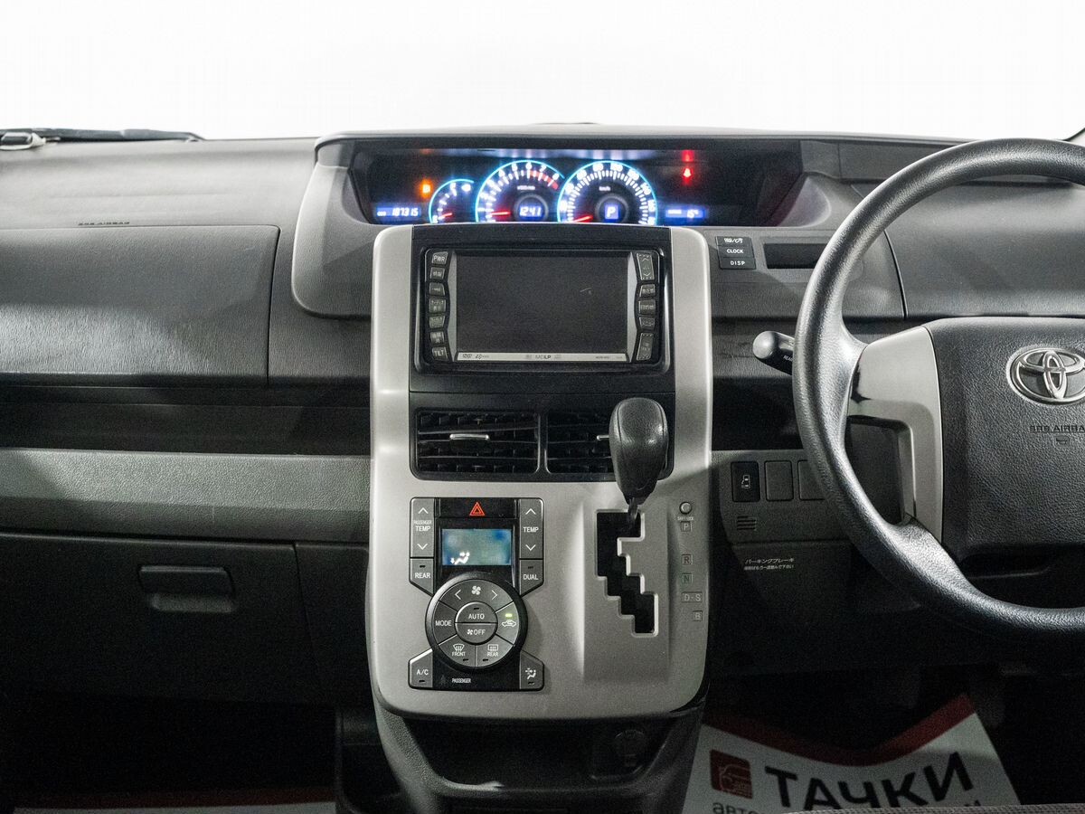 Toyota Voxy 2008 - фото автомобиля