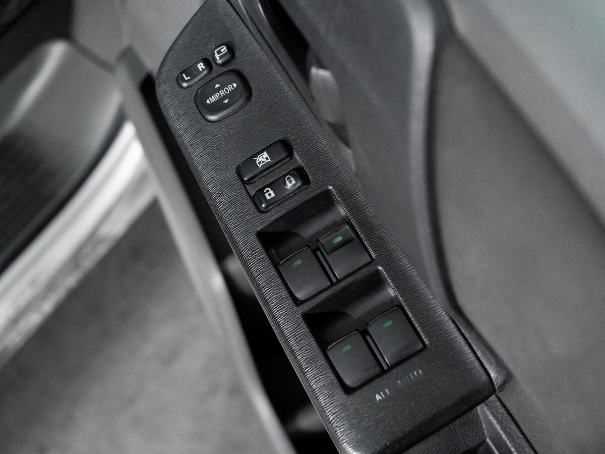 Toyota Voxy 2008 - фото автомобиля