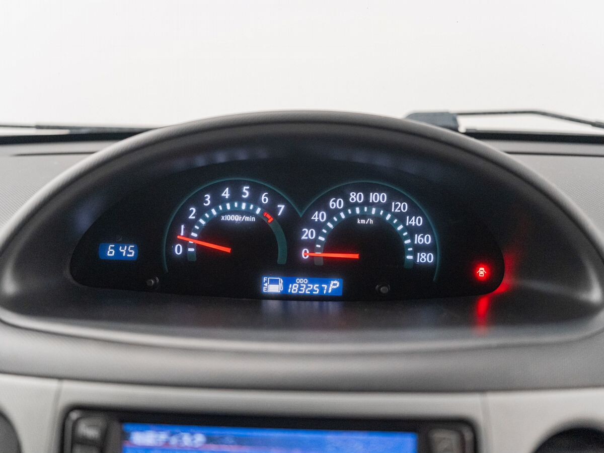 Toyota Sienta 2004 - фото автомобиля