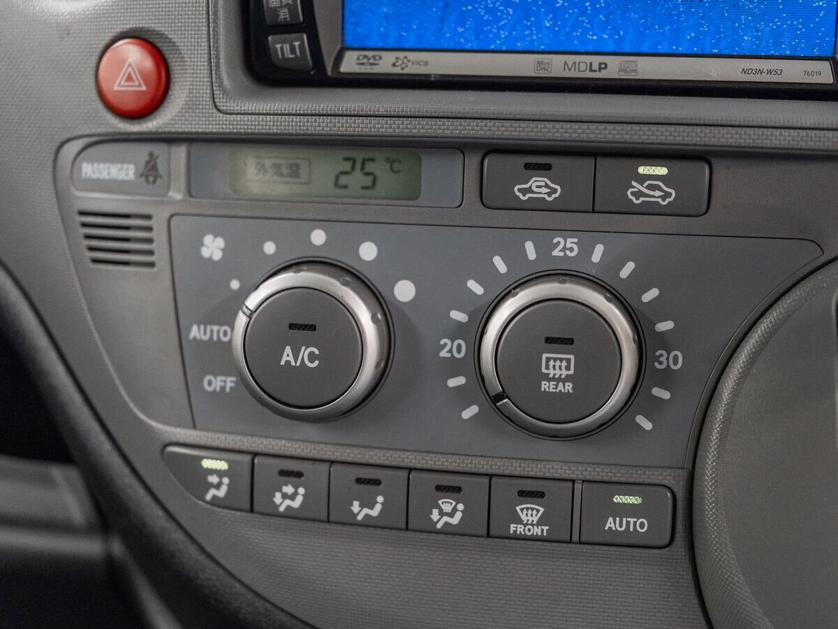 Toyota Sienta 2004 - фото автомобиля