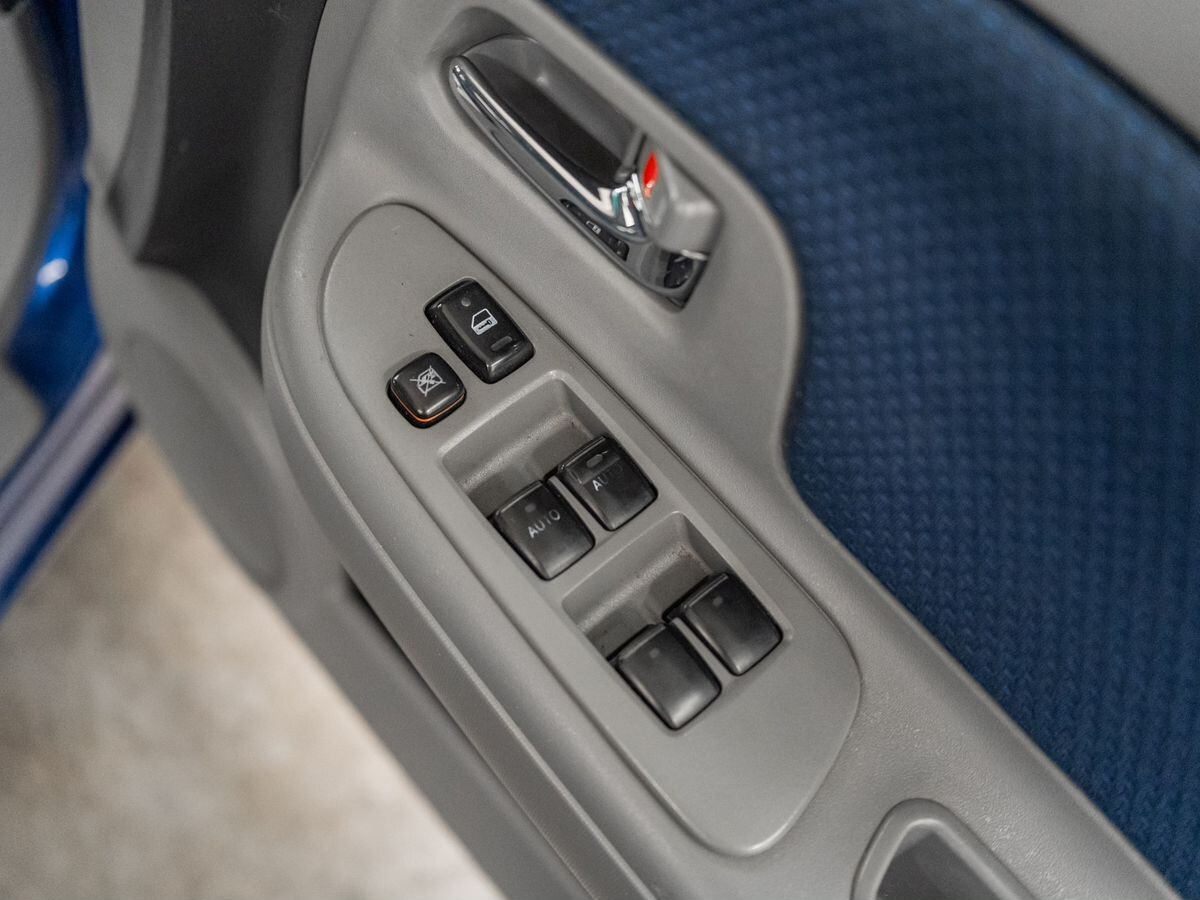 Toyota Sienta 2004 - фото автомобиля