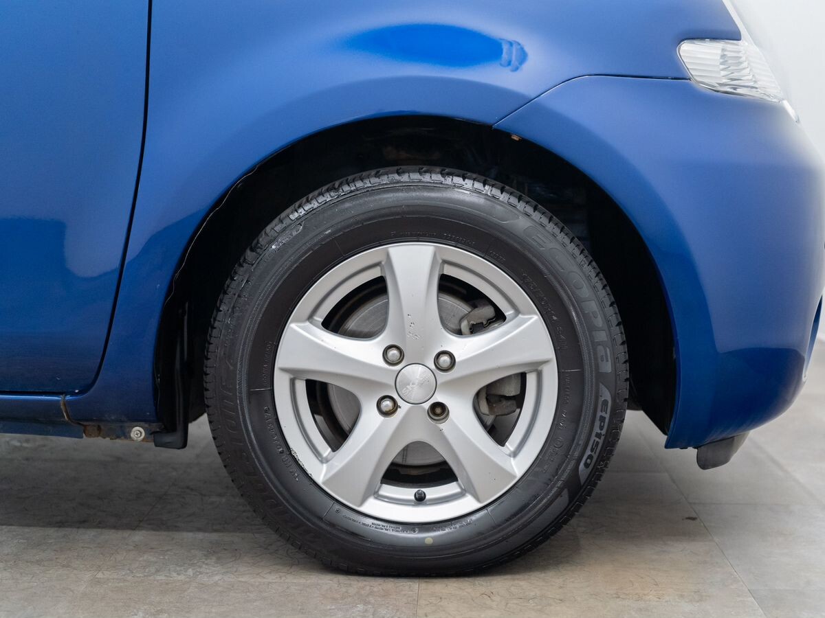 Toyota Sienta 2004 - фото автомобиля