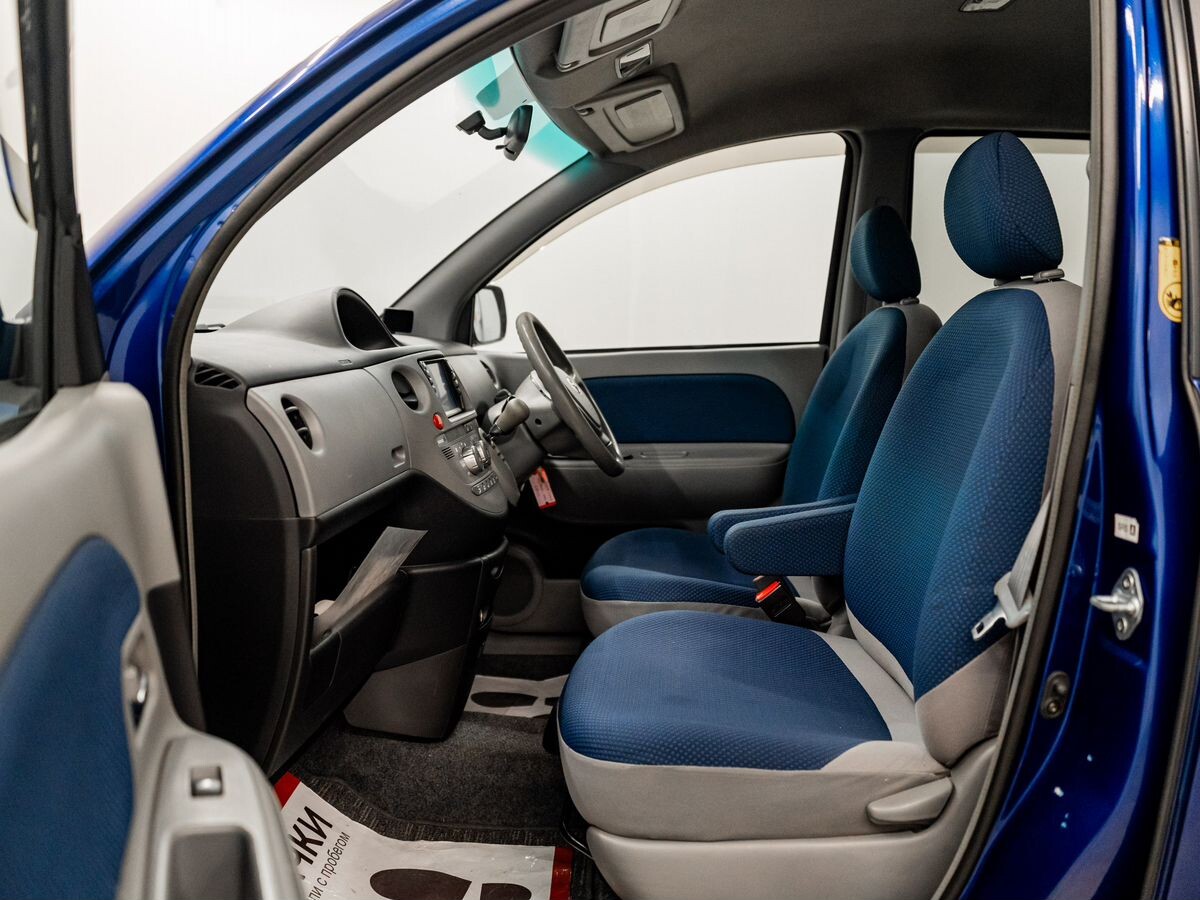 Toyota Sienta 2004 - фото автомобиля