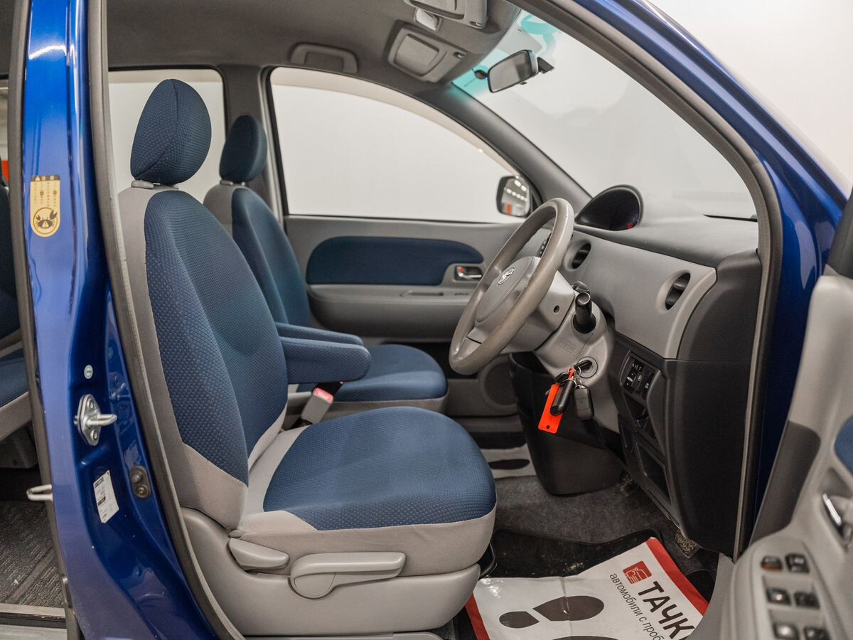 Toyota Sienta 2004 - фото автомобиля
