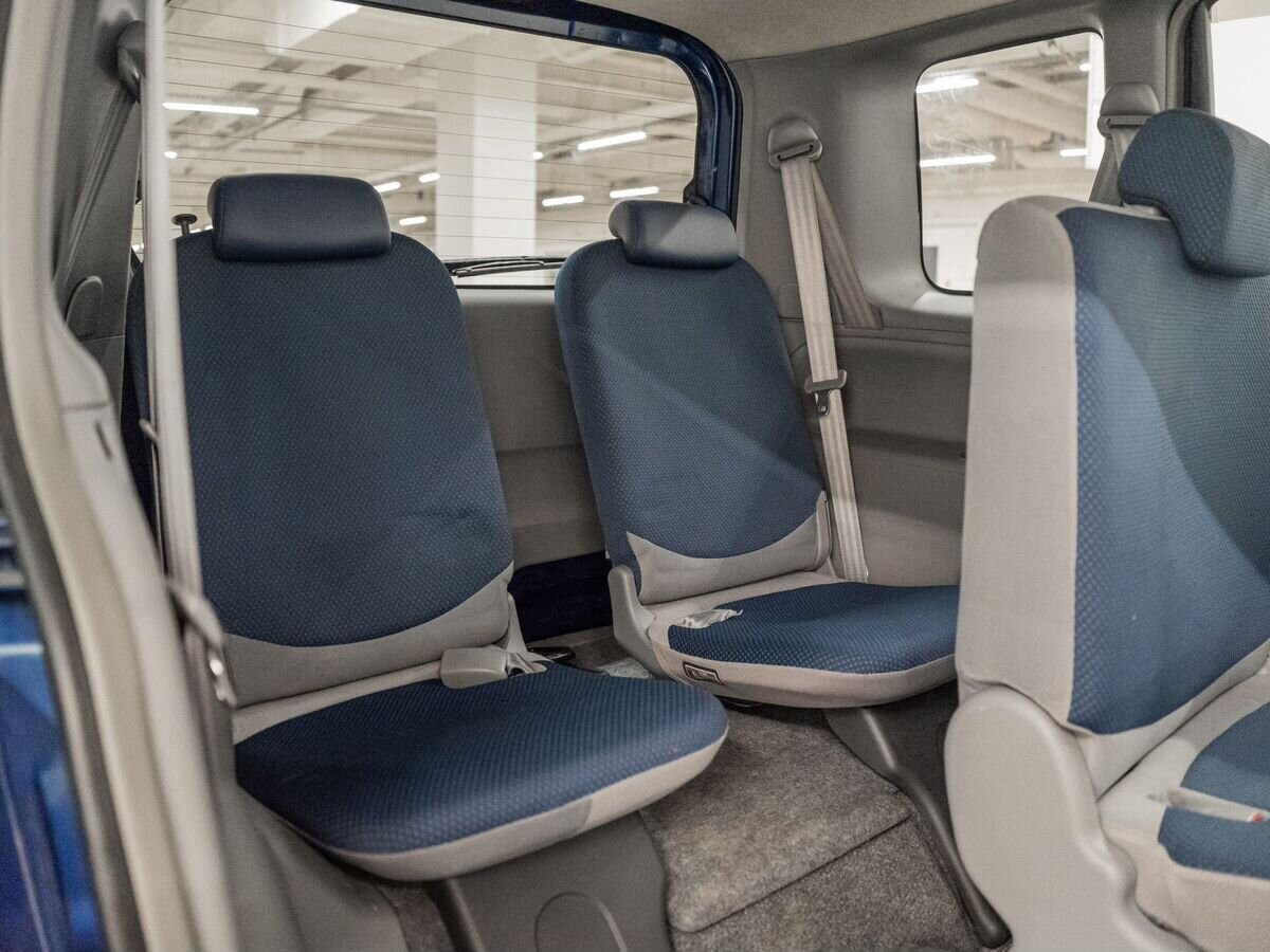 Toyota Sienta 2004 - фото автомобиля