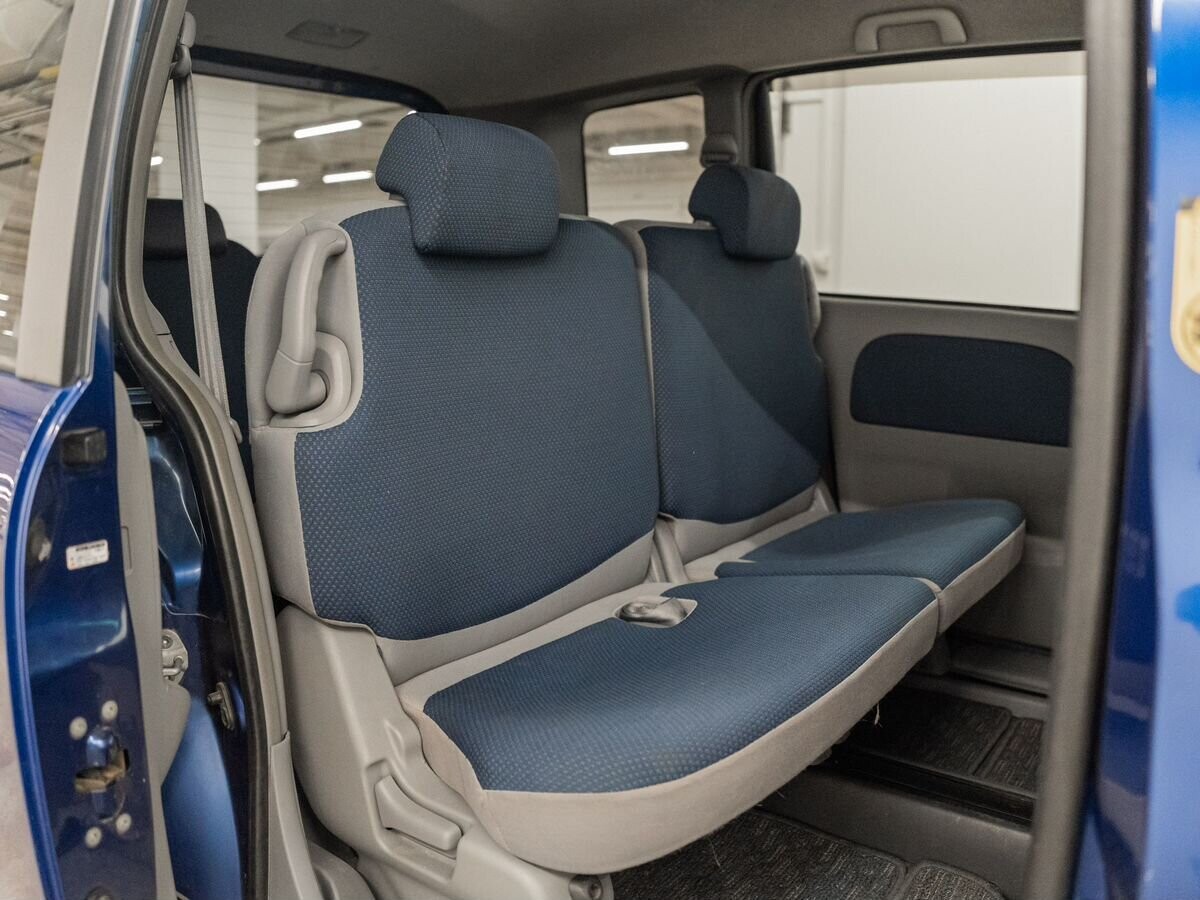 Toyota Sienta 2004 - фото автомобиля